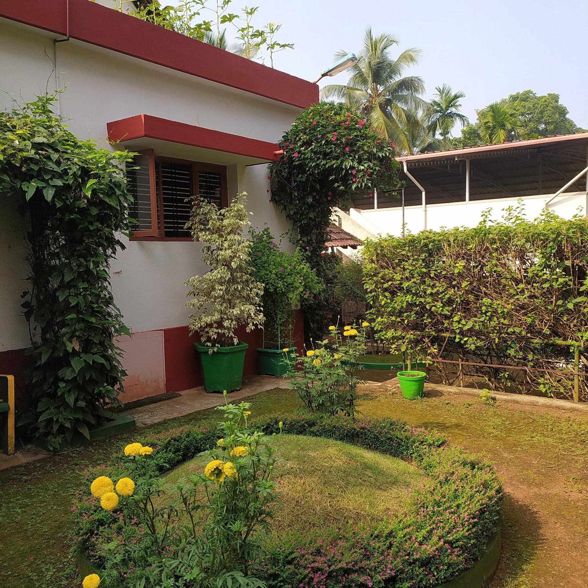 Runnin Airport - Homestay Gurpur Extérieur photo